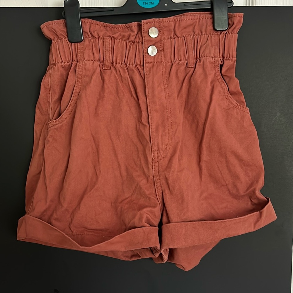 H & M salmon colored high waisted shorts